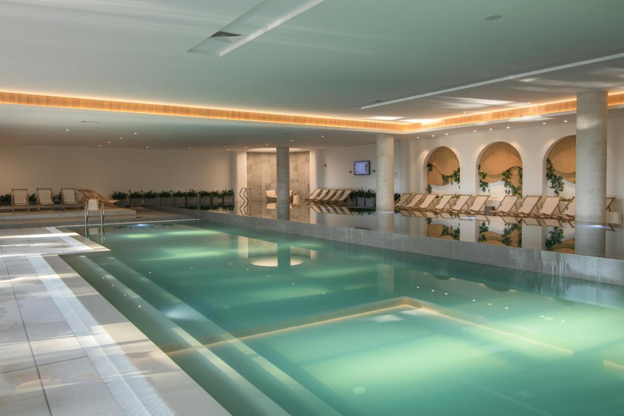 Ensana Aquahouse Hotel Szent Konstantin és Elena Kültér fotó The pool at the Four Seasons Hotel, London