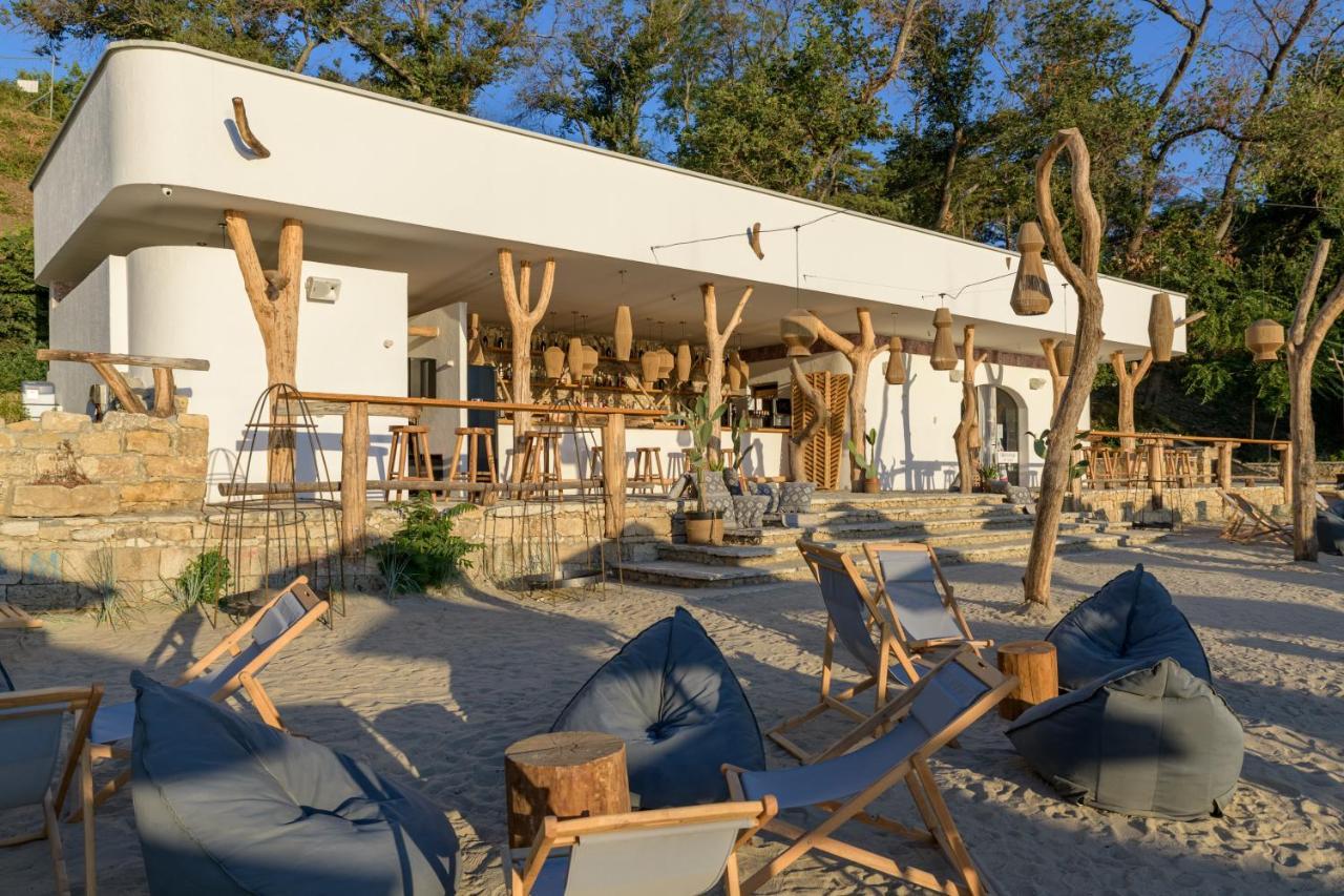 Ensana Aquahouse Hotel Szent Konstantin és Elena Kültér fotó The restaurant at the beach