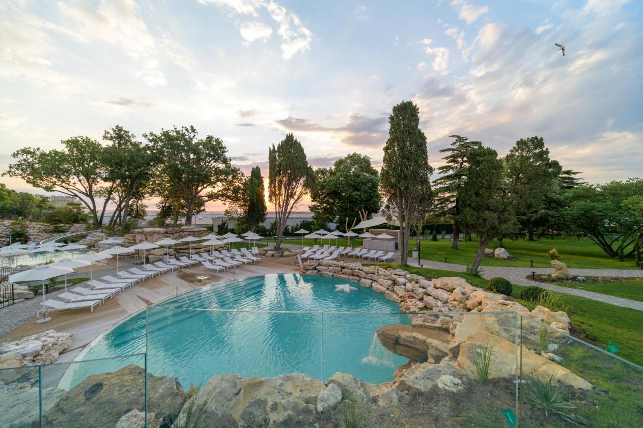 Ensana Aquahouse Hotel Szent Konstantin és Elena Kültér fotó The swimming pool at the hotel